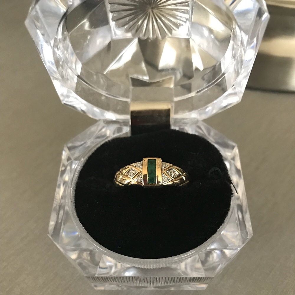 Jewelry: ring